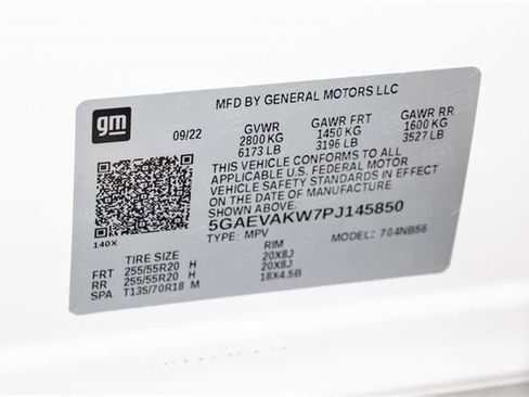 Used 2023 Buick Enclave Essence w/ LPO, Touring Package image 17