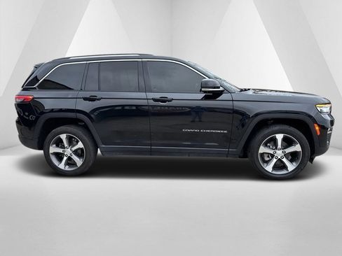Used 2023 Jeep Grand Cherokee Limited w/ Luxury Tech Group II image 8