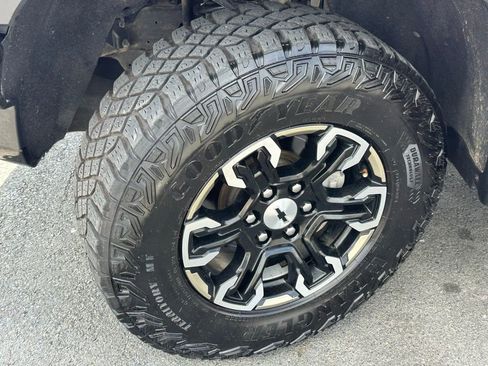Used 2023 Chevrolet Silverado 1500 ZR2 w/ Technology Package AWD/4WD image 3