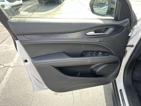 Used 2024 Alfa Romeo Stelvio Sprint image 12