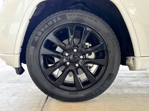 Used 2019 Jeep Grand Cherokee Altitude RWD image 27