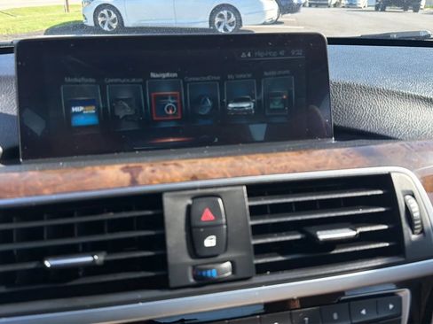 Used 2017 BMW 320i xDrive Sedan AWD/4WD image 11