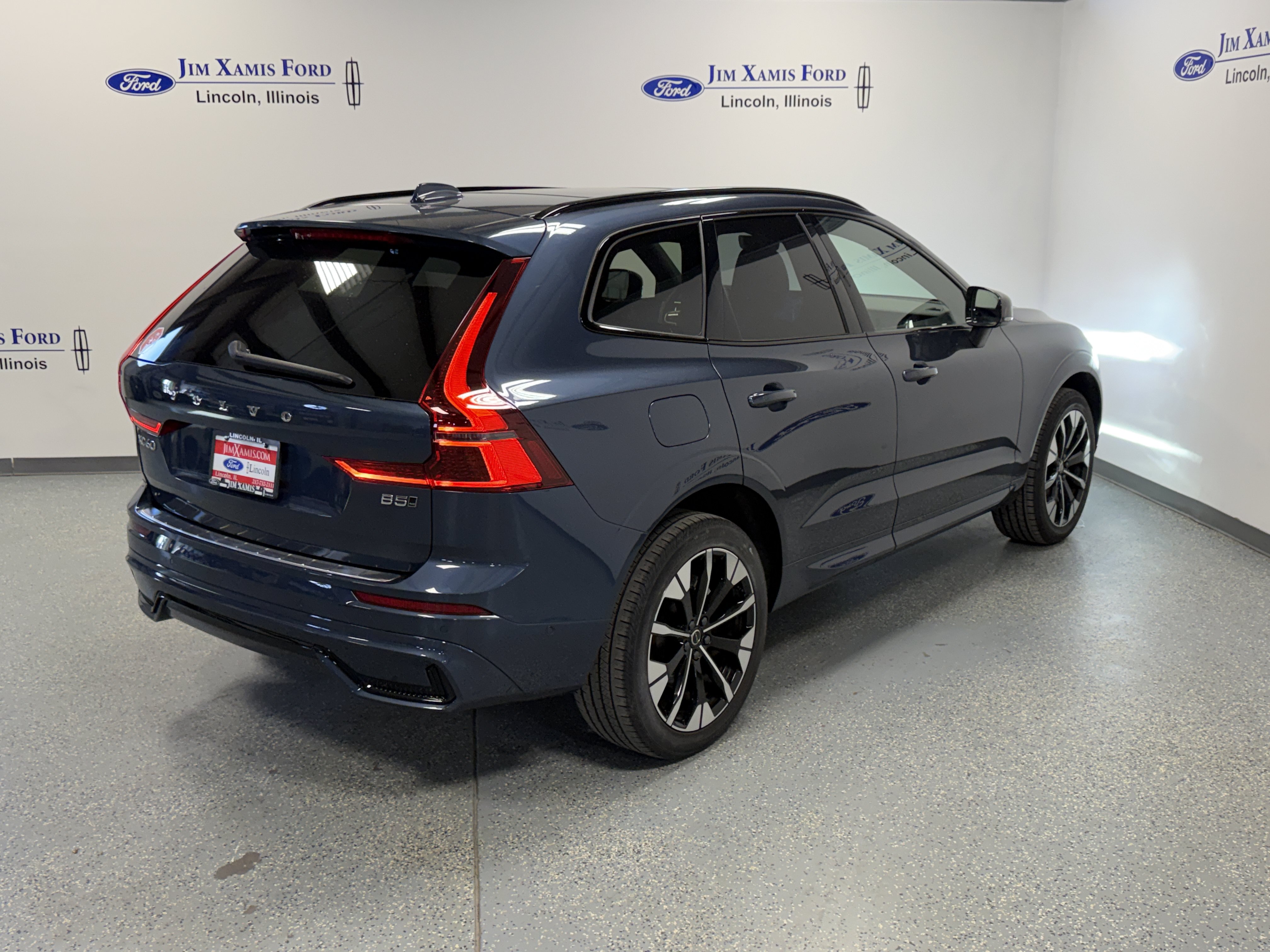 Used 2026 Volvo XC60 B5 Plus AWD/4WD image 33