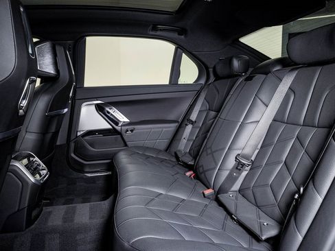 Used 2025 BMW 740i xDrive image 20