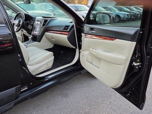 Used 2011 Subaru Outback 2.5i Limited w/ PWR Moonroof Pkg image 39