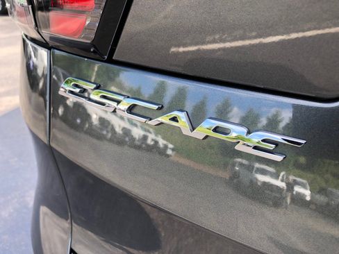 Used 2017 Ford Escape SE w/ Equipment Group 201A AWD/4WD image 15