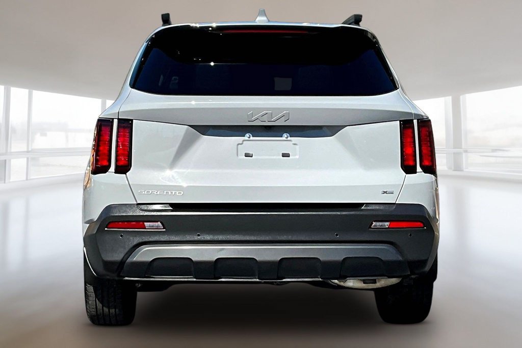 Used 2023 Kia Sorento S w/ Panoramic Sunroof Package AWD/4WD image 5