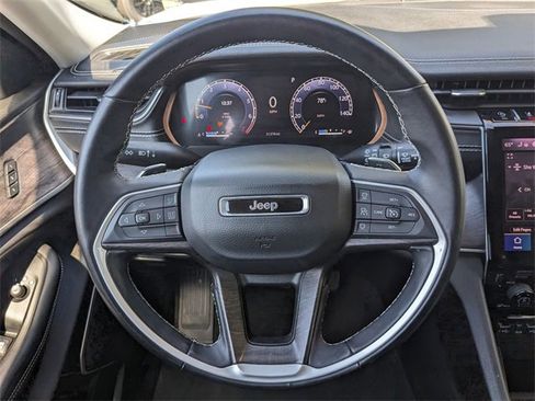 Used 2022 Jeep Grand Cherokee L Limited w/ Black Appearance Package image 17