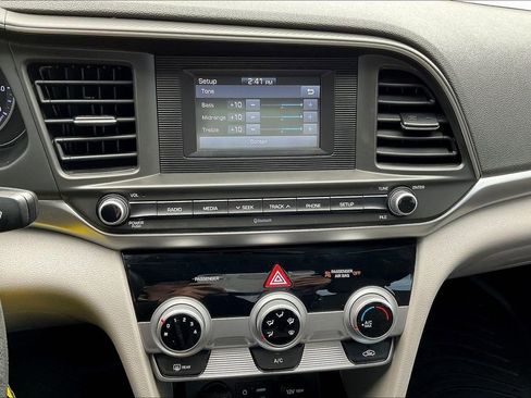 Used 2019 Hyundai Elantra SE FWD image 15