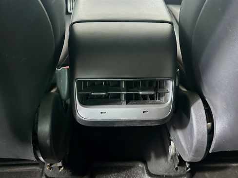 Used 2021 Tesla Model Y Long Range AWD/4WD image 27