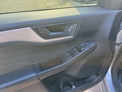 Used 2022 Ford Escape S image 9