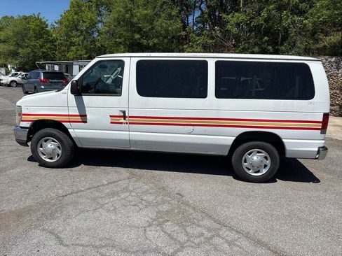 Used 2009 Ford E-350 and Econoline 350 XLT image 16