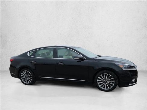 Used 2018 Kia Cadenza Premium w/ Luxury Package FWD image 4