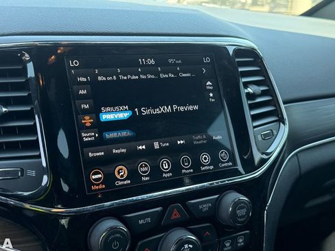 Used 2020 Jeep Grand Cherokee Limited image 20