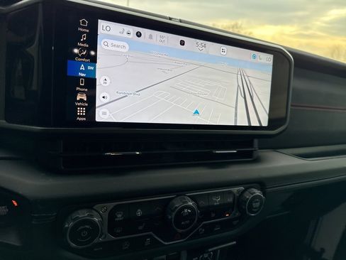 Used 2024 Jeep Gladiator Rubicon image 30