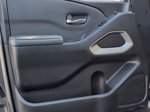 Used 2023 Nissan Frontier SV w/ SV Convenience Package image 15