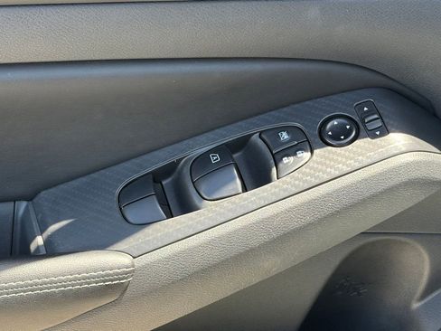 Used 2025 Nissan Altima 2.5 SV FWD image 5