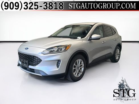Used 2020 Ford Escape SE FWD image 1
