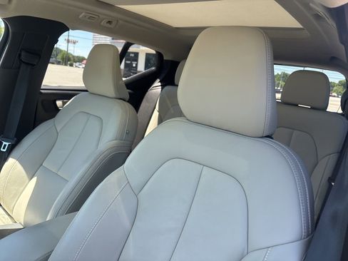 Used 2023 Volvo XC40 B5 Plus w/ Protection Package Premier AWD/4WD image 3