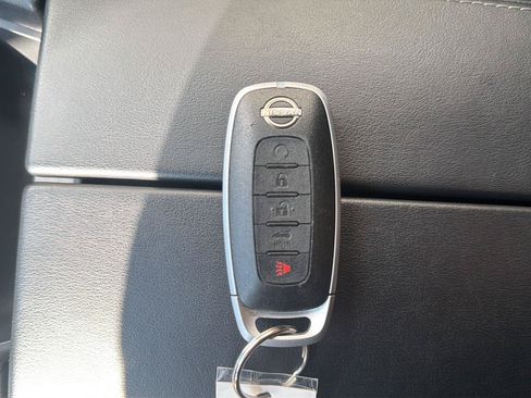Used 2025 Nissan Rogue SV FWD image 34