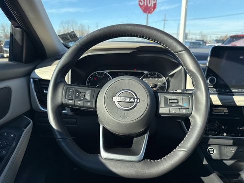 Used 2023 Nissan Rogue SV w/ SV Premium Package image 17