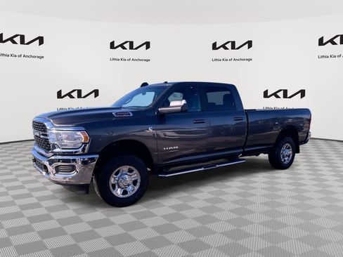 Used 2022 RAM 2500 Big Horn AWD/4WD image 1