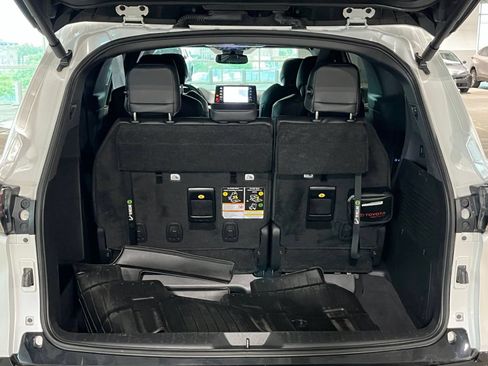 Used 2023 Toyota Sienna XSE AWD/4WD image 10