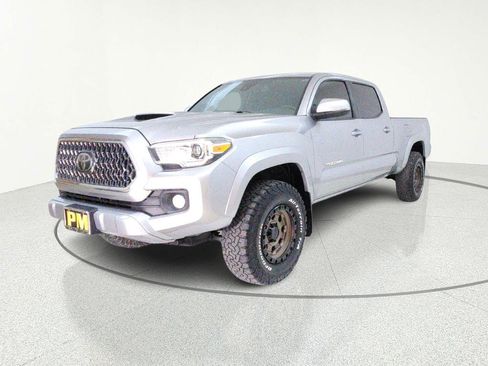 Used 2019 Toyota Tacoma TRD Off-Road image 3