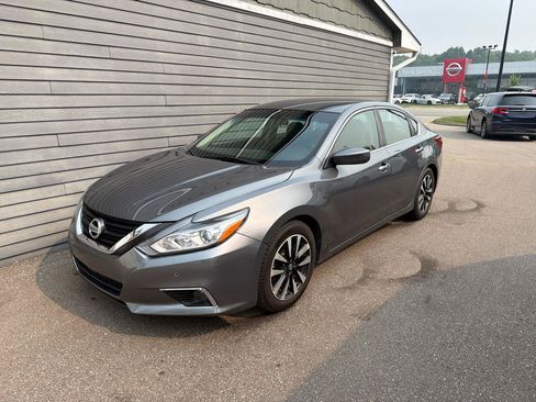 Used 2018 Nissan Altima 2.5 SV FWD image 2