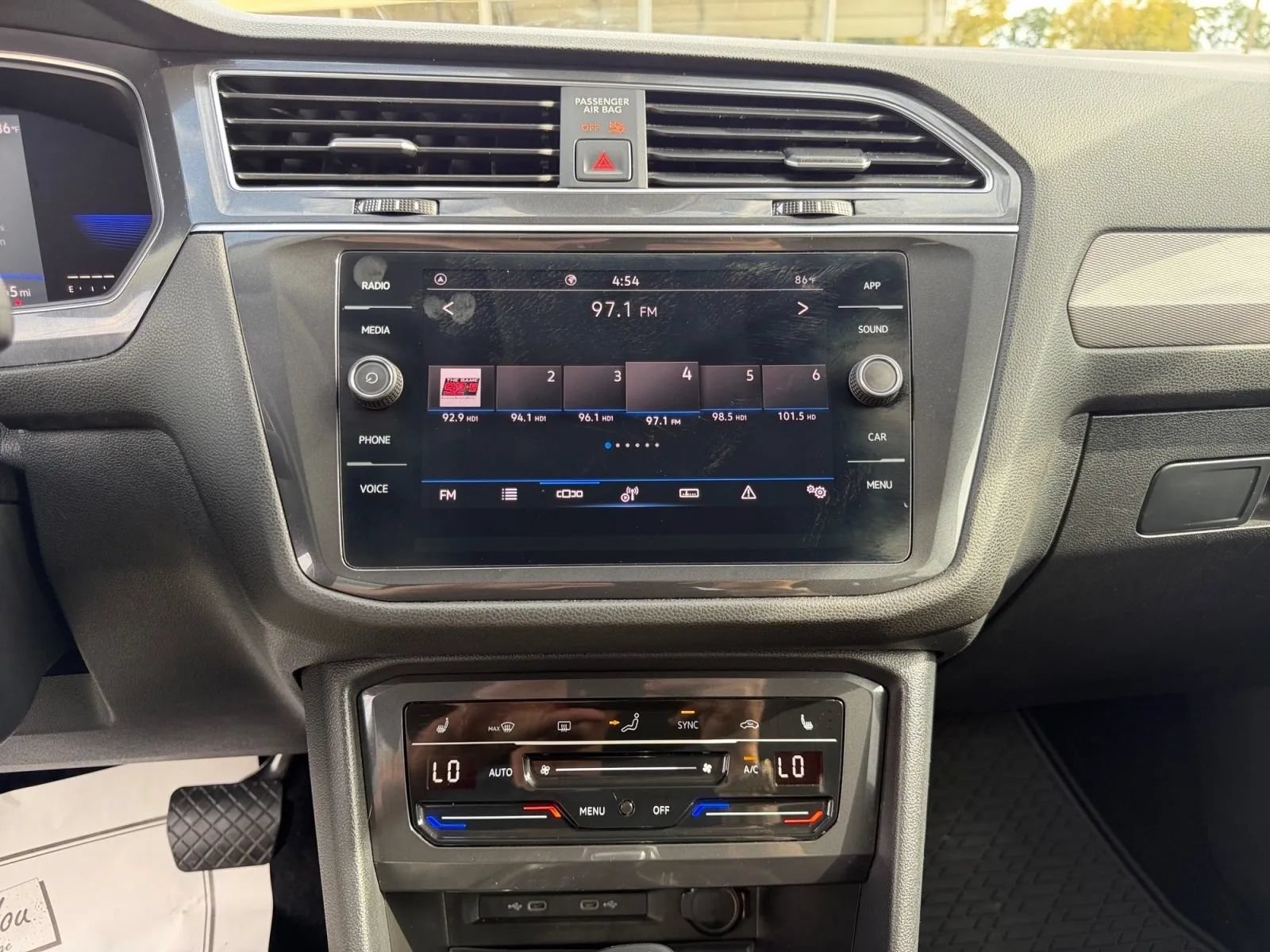Used 2022 Volkswagen Tiguan SE FWD image 23