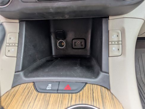 Used 2017 GMC Acadia Denali w/ Technology Package FWD image 14