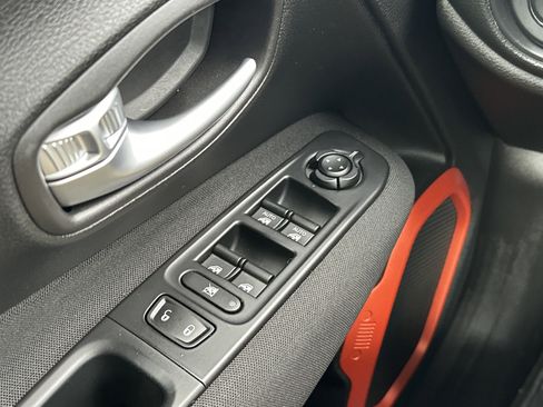 Used 2019 Jeep Renegade Sport image 13