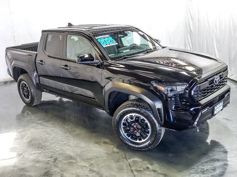Used 2025 Toyota Tacoma TRD Off-Road AWD/4WD image 6