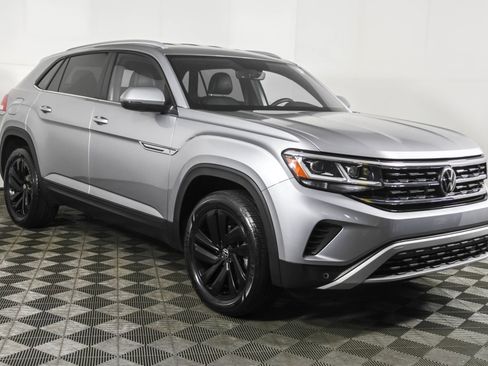 Used 2022 Volkswagen Atlas Cross Sport SE image 9