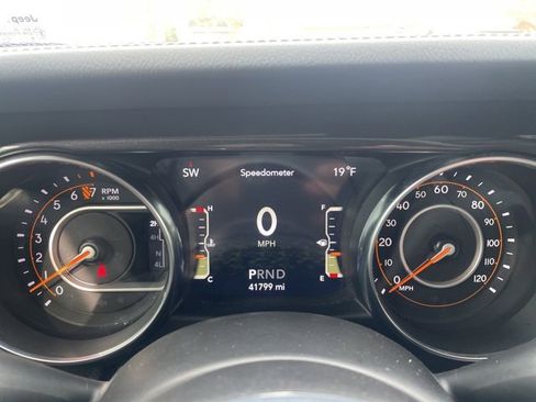 Used 2022 Jeep Wrangler Unlimited Sahara image 22