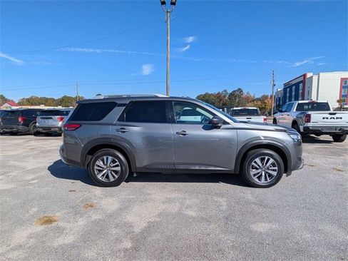 Used 2023 Nissan Pathfinder SL image 4