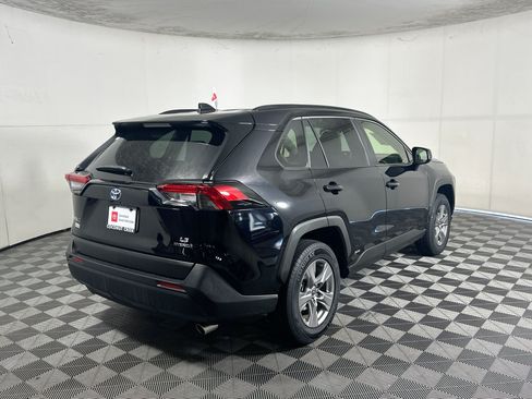 Used 2023 Toyota RAV4 LE AWD/4WD image 3