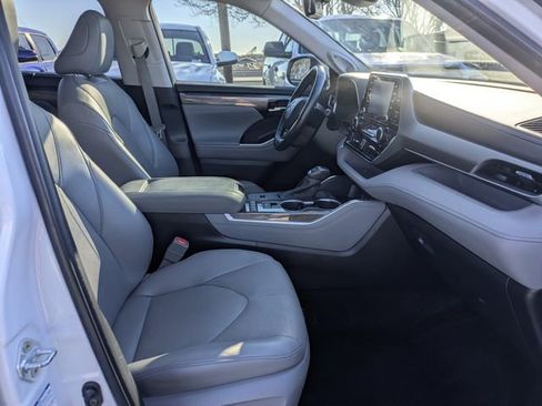 Used 2022 Toyota Highlander Limited image 35