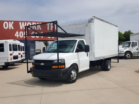 Used 2018 Chevrolet Express 3500 RWD image 3