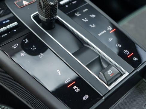 Certified 2025 Porsche Macan GTS image 38