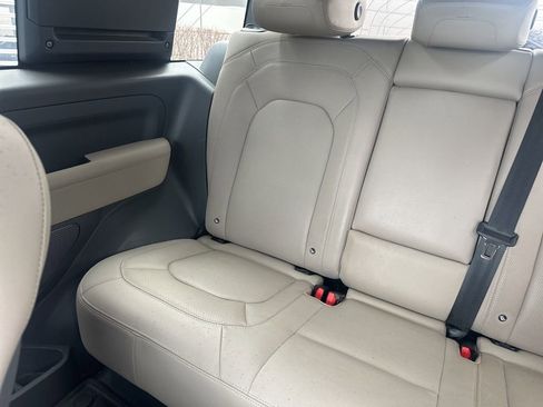 Used 2023 Land Rover Defender 90 S image 10