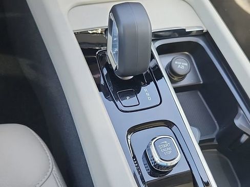 New 2025 Volvo XC60 B5 Core w/ Protection Package Premier image 23