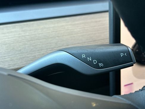Used 2024 Tesla Model Y Performance AWD/4WD image 22
