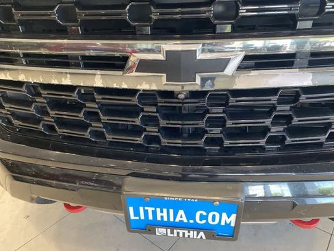 Used 2022 Chevrolet Tahoe Z71 w/ Luxury Package AWD/4WD image 18