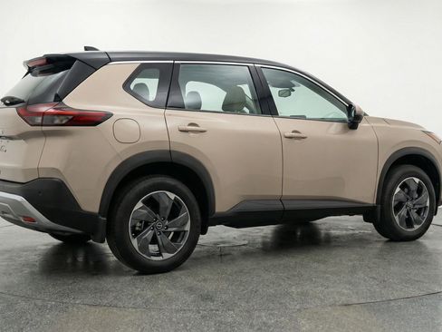 Used 2025 Nissan Rogue SV image 9