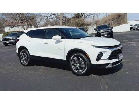 Certified 2025 Chevrolet Blazer LT image 2