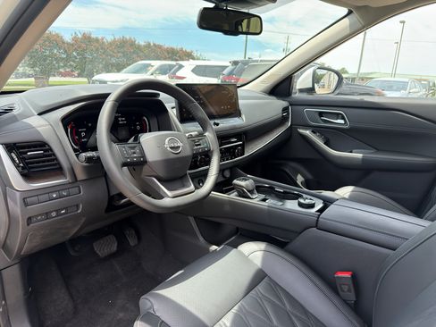 Used 2025 Nissan Rogue Platinum w/ Platinum Premium Package AWD/4WD image 10