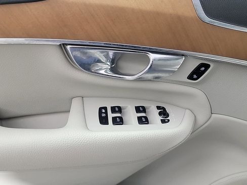 Used 2021 Volvo XC90 T6 Momentum w/ Climate Package image 37