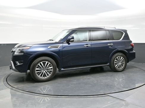 Used 2024 Nissan Armada SL w/ Captain's Chairs Package image 3