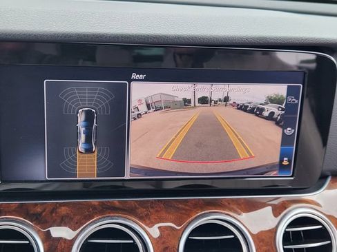 Used 2018 Mercedes-Benz E 300 image 13